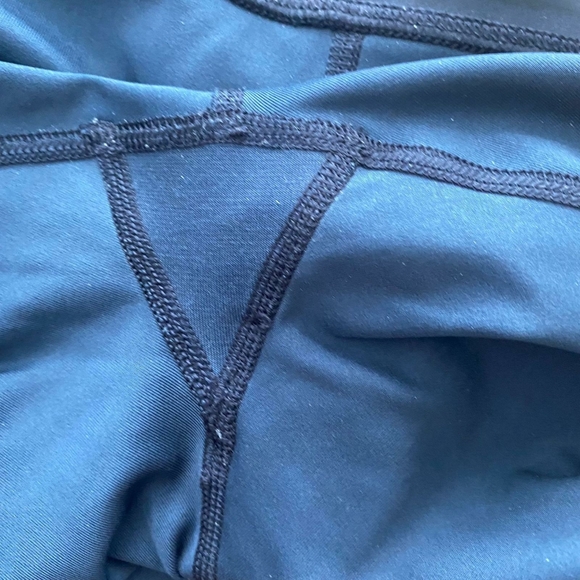 Lululemon Blue Camo Leggings Size 6 - Picture 9 of 13